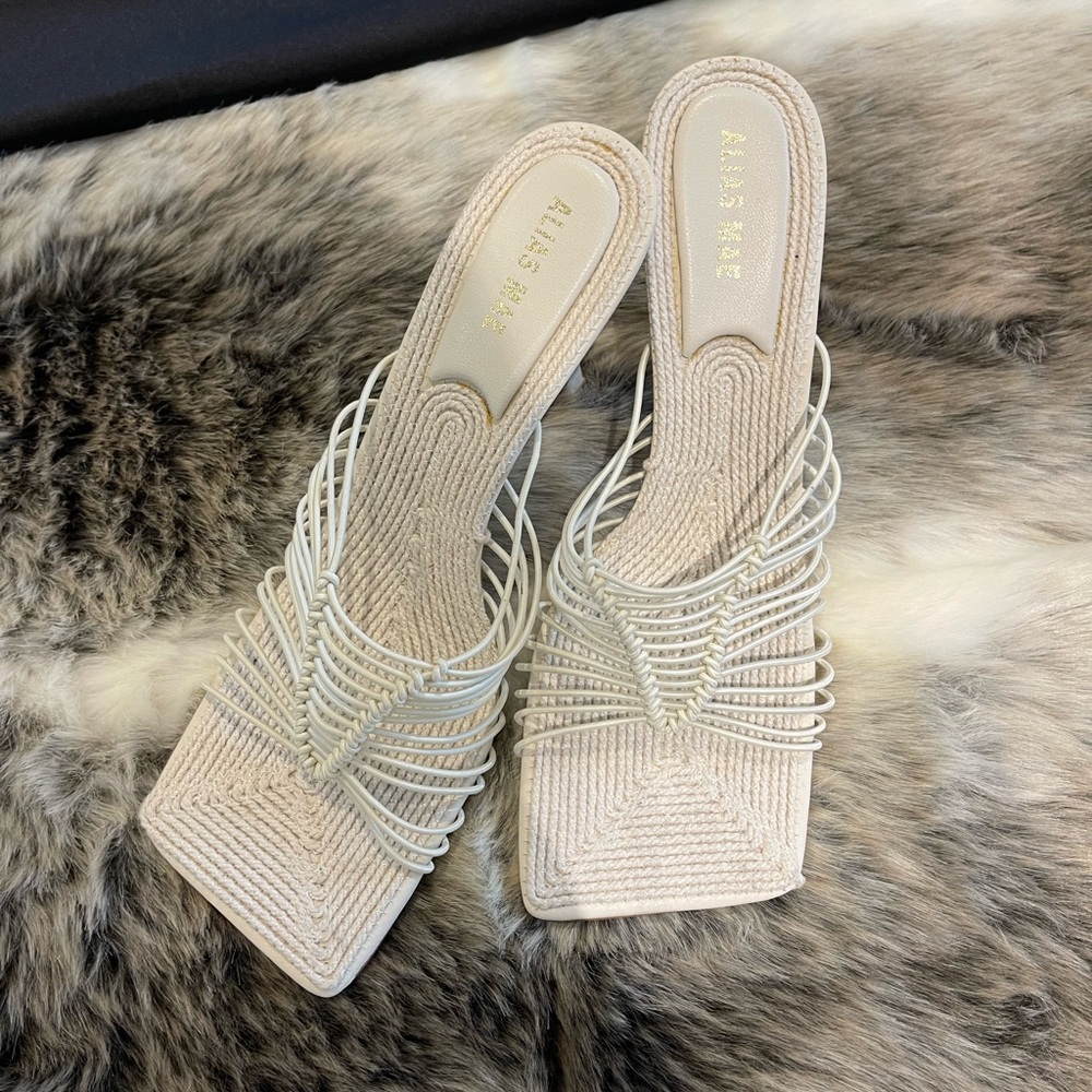 ALIAS MAE stretch woven heels